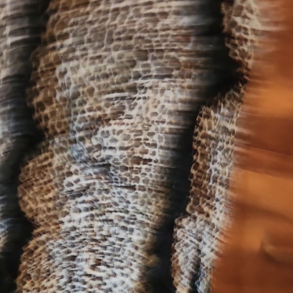 Agora Leopard Print Women's Top with Black Accents - Picture 7 of 7